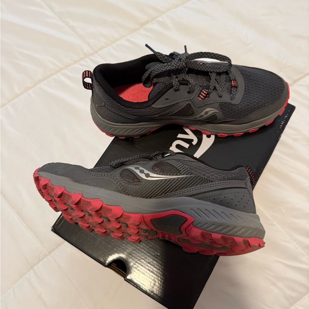 Saucony Women's Gray and Pink Shoes Excursion TR16, size 8.5